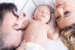 Jak na nošení dětí – nejdůležitější zásady pro zdravý vývoj miminka